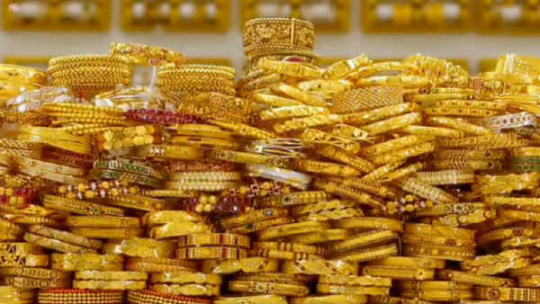 కోర్టులో బంగారు నగలు