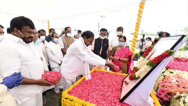 హెచ్సీయూకు పీవీ పేరు..