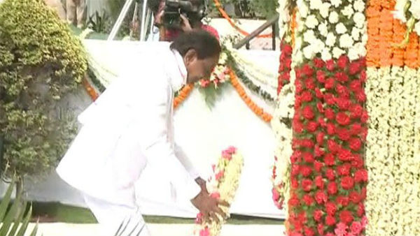 మండలిలో గుత్తా , అసెంబ్లీలో పోచారం జాతీయ జెండా ఆవిష్కరణ