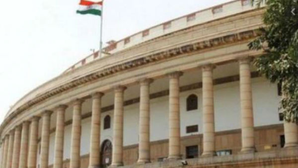 పార్లమెంట్ ముందుకు..