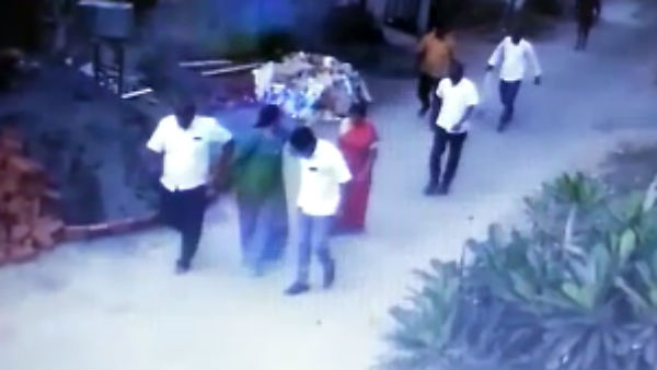 వేటకోడవళ్లతో హంగామా