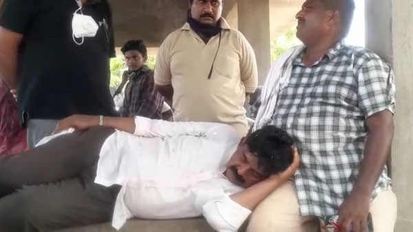 ap minister perni nani suffers with illness at his close aids funeral ceremony ap minister perni nani suffers with illness at his close aids funeral ceremony
