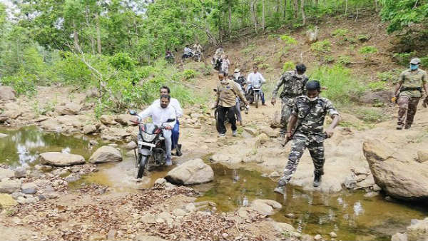 అడవి బిడ్డల ఆకలి తీర్చడానికి అవిశ్రాంతంగా
