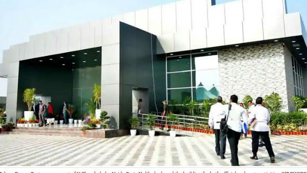 చంద్రబాబు నివాసానికి వెళ్తున్నామని చెప్పినా టీడీపీ నేతల అరెస్ట్