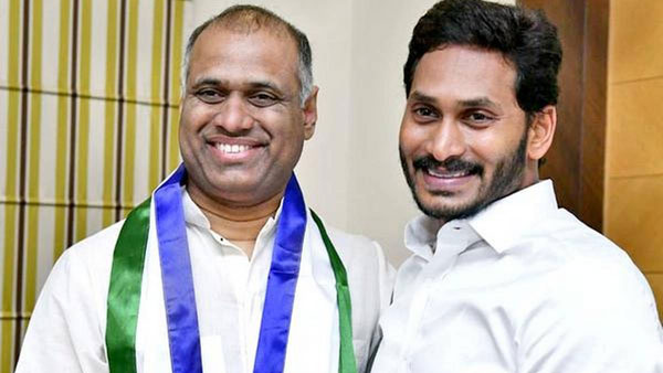 జగన్ ఎత్తుగడలకు ప్రశంసలు..