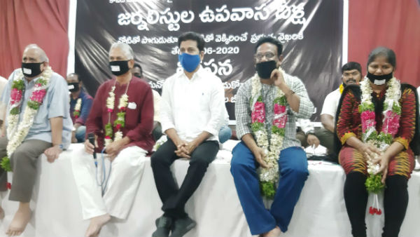 జర్నలిస్టులకు ఇచ్చిన హామీలు కేసీఆర్ మర్చిపోయారు.. దీక్ష చేస్తున్న జర్నలిస్టులకు మద్దత్తు తెలిపిన రేవంత్ రెడ్డి..