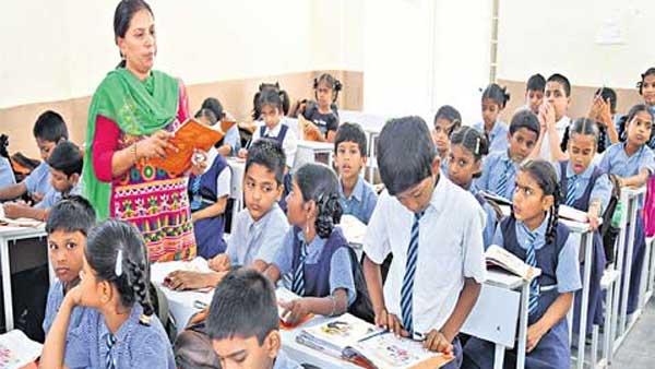 ఆగస్ట్ తర్వాత స్కూల్స్ , కాలేజీలు ప్రారంభం అవుతాయన్న మంత్రి రమేష్ పోఖ్రియాల్