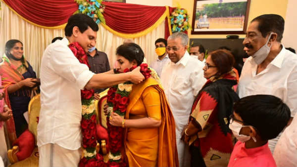 Kerala CM Pinarayi Vijayans daughter Veena tied the knot with Mohammad Riyas Kerala CM Pinarayi Vijayans daughter Veena tied the knot with Mohammad Riyas