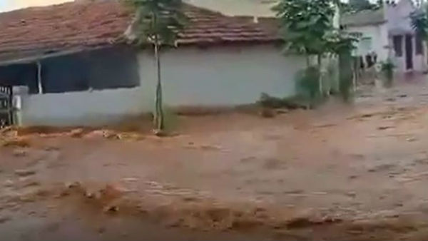 అధికారులతో మాట్లాడిన మంత్రి..