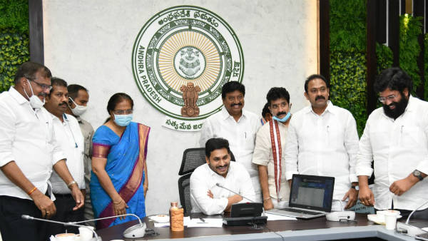 కాపులకు బిస్కెట్లా.. పవన్ సీరియస్..