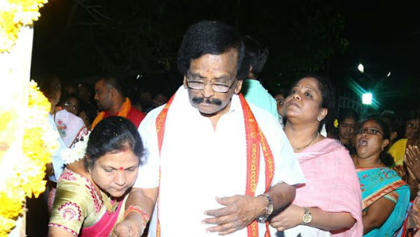 కుమారుడి రాజకీయ భవిష్యత్తు కోసమే..