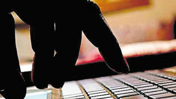 హై ప్రొఫైల్ అకౌంట్లలో చొరబడి..
