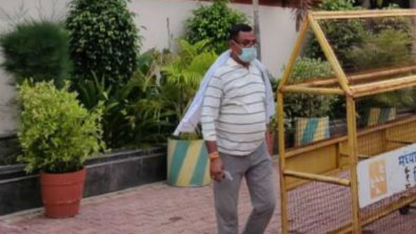 బిగ్గరగా అరుస్తూ...