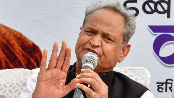 నిషేధిస్తే....విదేశాలకు ఎగుమతి చేస్తారా !