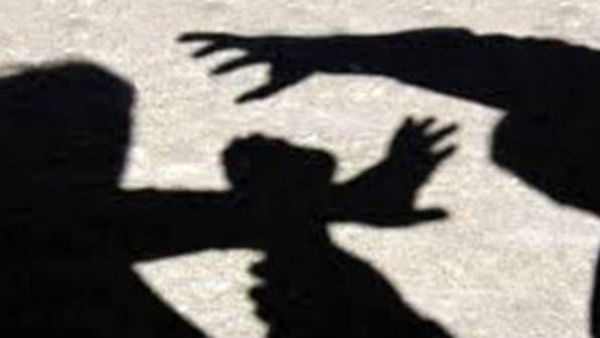 పోలీస్ స్టేషన్కు భారీ ఎత్తున జనం...