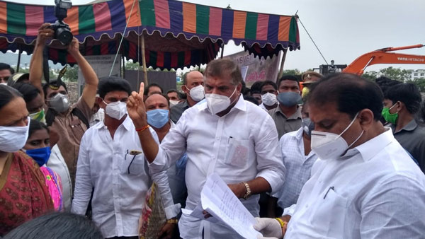 AP minister Botsa Satyanarayana criticising to Chandrababu on postponed of House pattas distribution AP minister Botsa Satyanarayana criticising to Chandrababu on postponed of House pattas distribution