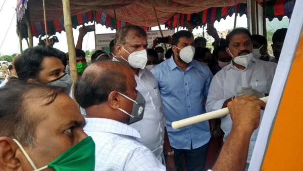 AP minister Botsa Satyanarayana criticising to Chandrababu on postponed of House pattas distribution AP minister Botsa Satyanarayana criticising to Chandrababu on postponed of House pattas distribution