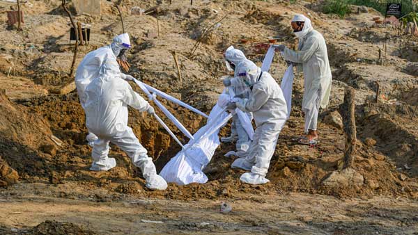 పెళ్లి కోసం వచ్చిన వృద్దురాలు