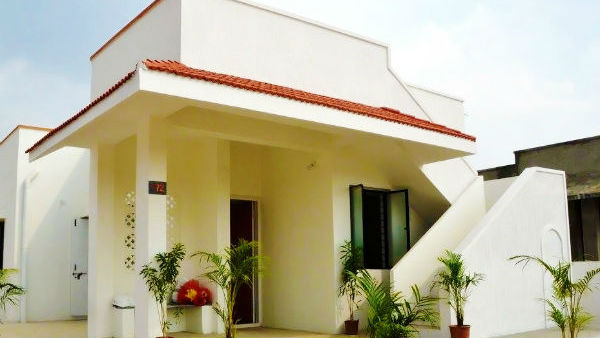 మాటలు నమ్మి..