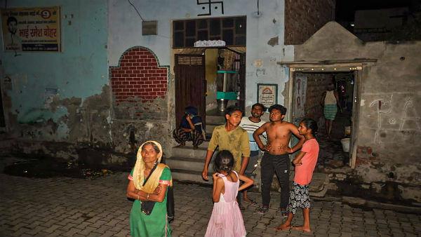 4.7 magnitude earthquake strikes near Gurugram, strong tremors felt in Delhi-NCR 4.7 magnitude earthquake strikes near Gurugram, strong tremors felt in Delhi-NCR