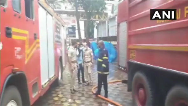 fire accident in west Mumbai shopping mall .... 14 fire engines doing firefight fire accident in west Mumbai shopping mall .... 14 fire engines doing firefight