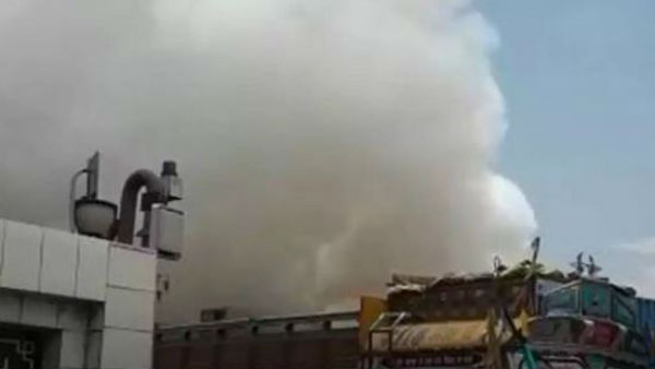 Nellore: Fire accident in Agro Chemical Factory at Vinjamur 4 persons were injured Nellore: Fire accident in Agro Chemical Factory at Vinjamur 4 persons were injured