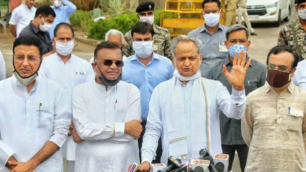 గెహ్లాట్కు గవర్నర్ ప్రశ్నలు...
