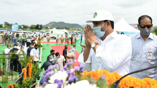 ఇళ్ల స్ధలాలను అడ్డుకున్న టీడీపీ..