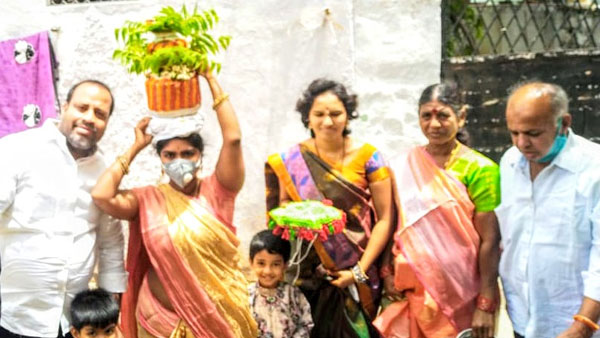 Know All About Lal Darwaza Bonalu, How it Is Celebrated Know All About Lal Darwaza Bonalu, How it Is Celebrated