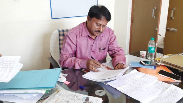 తహసిల్దార్ కు ఫిర్యాదు