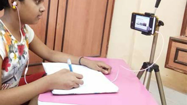 ఆన్లైన్ క్లాసుల విషయంలో సర్కారు ఏం చేస్తోంది?