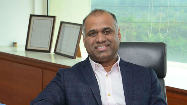 విజయవాడలో పీవీపీ ప్రత్యక్షం.. సీఎం జగన్తో ముచ్చట్లు..