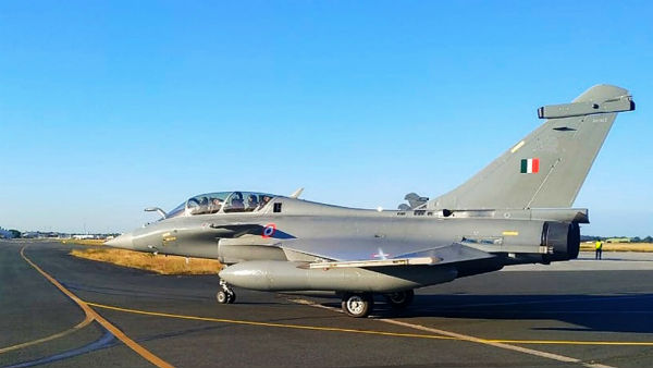 IAF Rafale jets get mid-air refueling at 30,000 feet IAF Rafale jets get mid-air refueling at 30,000 feet