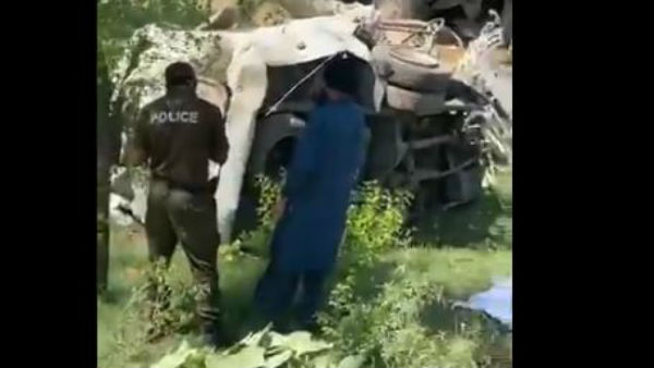 29 People Killed after Lahore-bound Train Runs over Their Mini-bus 29 People Killed after Lahore-bound Train Runs over Their Mini-bus