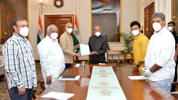 రాష్ట్రపతితో భేటీలో..