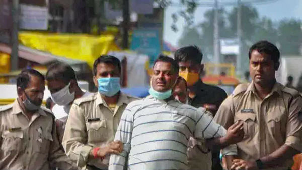 దూబే కాలికి సర్జరీ.. మరి ఎలా పరిగెత్తాడు..?