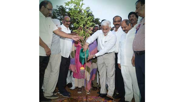 అవన్నీ సముద్రాన్ని ఆనుకుని లేవా?