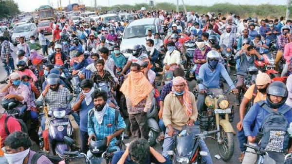 అధికారులను పరేషాన్ చేస్తూ వారు ఇబ్బందిపడుతున్న వాహనదారులు