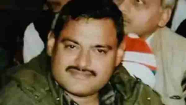 వాహనాలు ఎందుకు నిలిపేశారు..?