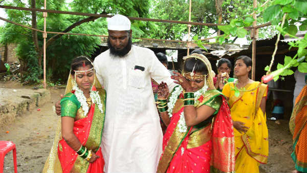 హిందూ అమ్మాయిలు దత్తత