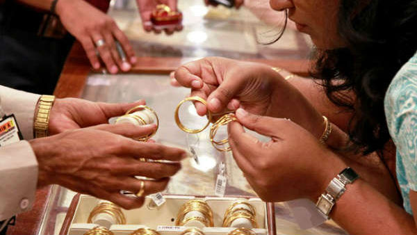 కొనుగోళ్లు తగ్గినా..