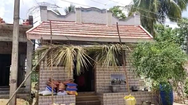 తండ్రికి కూతురి బెడ్ రూమ్ వీడియోలు షేర్ చేశాడు
