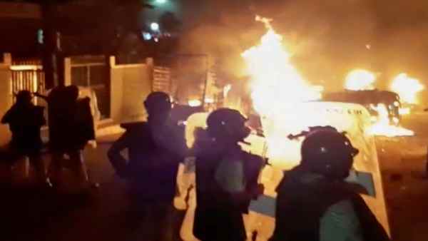 పోలీసుల లాఠీచార్జి...