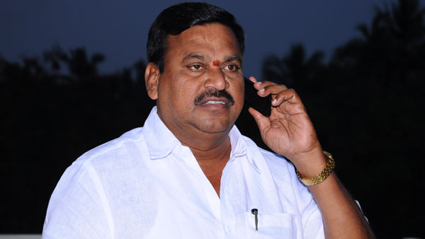 వంశీకి జగన్ బిస్కెట్లు..
