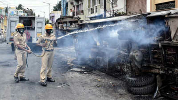 ఫోస్ బుక్ పోస్టు తెచ్చిన తంటా