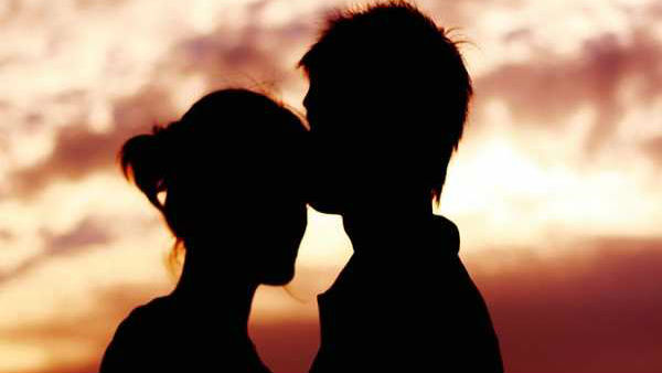 రేప్ చేసింది కాక ఫ్రెండ్ కు షేర్ !