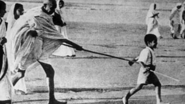 Fact Check: Who is the little kid along with Gandhi in the photo,Is he swami Atmanand? Fact Check: Who is the little kid along with Gandhi in the photo,Is he swami Atmanand?