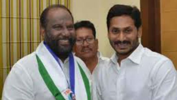 జగన్ను ఏమీ చేయలేరు..