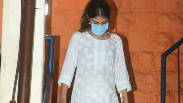 మహేష్భట్తో చాటింగ్ అంశంపై...