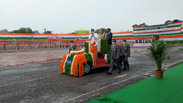 ap cm ys jagan unfurl flag at independence day celebrations at igmc stadium ap cm ys jagan unfurl flag at independence day celebrations at igmc stadium